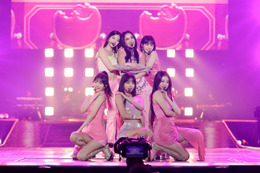 LE SSERAFIM、“韓国歌謡界の女王”オム・ジョンファと華やかコラボ ＜2023 Weverse Con Festival＞ 画像