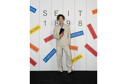 Snow Man岩本照、グリーンヘア＆高いファッションセンス披露「RIMOWA」125周年記念イベントに800人以上のゲスト来場 画像