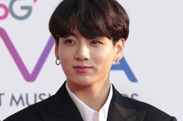 BTSジョングクにそっくりの“日本人女性”、本人公認で眠れず「突然メガネを…」 画像