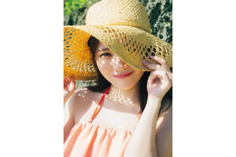 乃木坂46田村真佑がビーチでリラックス 1st写真集先行カット解禁＜恋に落ちた瞬間＞ 画像