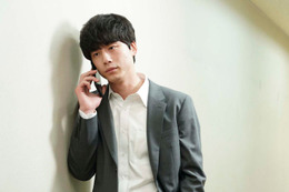 ＜CODE―願いの代償―第1話＞刑事・二宮（坂口健太郎）、欲望の連鎖に巻き込まれる 画像
