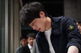坂口健太郎主演「CODE」初回、開始20分で悲劇「一気に失うなんて」「思わず目を瞑った」の声 画像