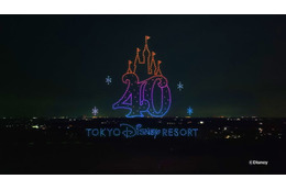 東京ディズニーリゾート、全国の花火大会でドローンショー初実施　40周年を夜空で祝福 画像