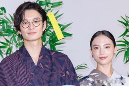 岡田将生＆清原果耶、サプライズに歓喜 “1日遅れ”七夕祝いで浴衣姿披露＜１秒先の彼＞ 画像