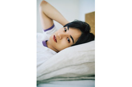 Sexy Zone中島健人、ベッドでセクシーな眼差し　自身にとってのアイドル・交友関係明らかに 画像