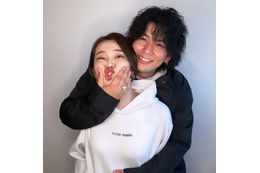 “顔芸”モデル・mirei＆「あいのり」純輝、結婚を発表 “変顔”密着2ショットで報告 画像