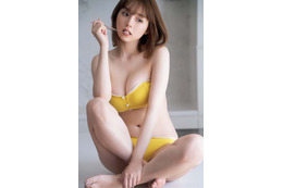 篠崎愛、色白バストで芸術的な美しさ披露 画像