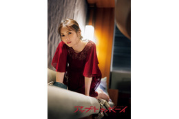 乃木坂46田村真佑、赤ドレスで大人っぽい表情 賀喜遥香からの1st写真集への要望明かす 画像
