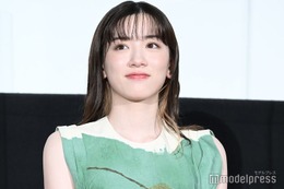 永野芽郁、ブルーノ・マーズからのドッキリ＆ハグに号泣 画像