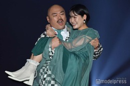 クロちゃん、恋人・リチに贈った“34万円”指輪完成「やっとモンスターラブが完結しました」 画像