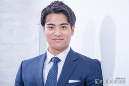 フジ山本賢太アナが疲労骨折「ぽかぽか」車椅子で登場 画像