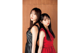日向坂46森本茉莉＆山口陽世、 ノースリーブワンピで色白素肌輝く ペアグラビアで“いつもと違う顔”披露 画像