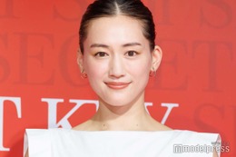 綾瀬はるか、実年齢より“10歳以上若い”肌年齢告白 スキンケア方法も明かす 画像