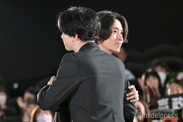 山崎賢人＆吉沢亮、熱いハグにファン歓声　“キングダム愛”を語る＜キングダム 運命の炎＞ 画像