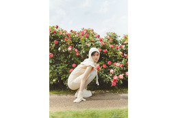 原菜乃華、艶肌際立つニットコーデ披露「bis」初登場 画像