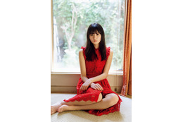 乃木坂46遠藤さくら、ノースリーブワンピで二の腕スラリ「Platinum FLASH」表紙登場 画像