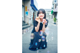 櫻坂46小島凪紗“圧倒的ヒロインオーラ”放つ「Platinum FLASH」初登場 画像