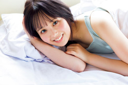 乃木坂46佐藤璃果、素肌輝くノースリーブ姿 爽やか笑顔で魅了 画像