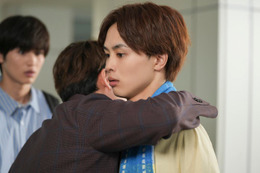＜みなと商事コインランドリー2 第5話＞シンと“謎の男”の関係は？湊は大学まで尾行 画像