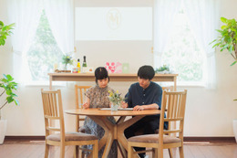 「こっち向いてよ向井くん」結婚式映像で赤楚衛二の幼少期＆学生時代の写真使用「本物？」と反響 画像