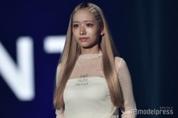 「今日好き」2児の母・重川茉弥、センター分けヘアが新鮮 シアートップスでSEXYに＜TGC teen 2023 Summer＞ 画像