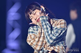 人気YouTuberヒヨごん、レッドリップで印象ガラリ キュートなポージングで沸かす＜TGC teen 2023 Summer＞ 画像