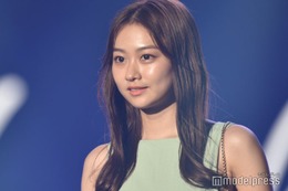 「今日好き」で人気沸騰・みとゆな、美ウエストちらり ほっそり二の腕見せ＜TGC teen 2023 Summer＞ 画像