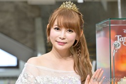 中川翔子、ラプンツェル風ドレス姿を披露 高額ティアラに絶叫「全細胞全神経が頭皮に集中」 画像