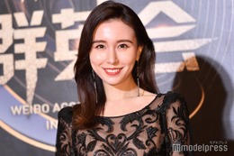 May J.、ふっくらお腹披露 赤ちゃんとの“初ステージ”写真公開 画像