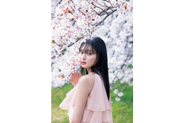 乃木坂46遠藤さくら、桜の下で儚げな雰囲気　1st写真集先行カット第4弾解禁 画像
