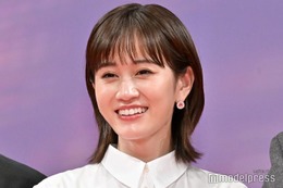 前田敦子、久々アイドル姿披露で「野菜シスターズみたい」「まだまだセンター」絶賛の声続々 画像