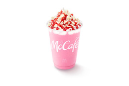 マクドナルド「ホワイトチョコストロベリーフラッペ」期間限定で登場　国産とちおとめ果汁を使用 画像