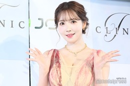 三上悠亜、誕生日を報告 ティアラ姿＆豪華バースデーケーキに注目集まる 画像