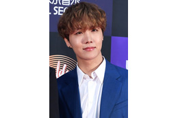 入隊中のBTS・J-HOPE、“陸軍助教”軍服姿を公開「再びファイティンします！」 画像