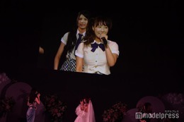 三上悠亜セクシー女優引退イベントに元SKE48メンバー登場 “あの頃の鬼頭桃菜”秘蔵映像も 画像