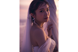 秋元真夏、理想の結婚相手明かす ウエディングドレス姿で「ゼクシィ」表紙登場 画像