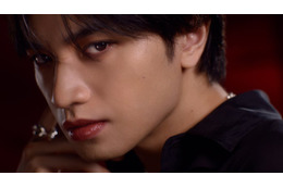 Sexy Zone中島健人、妖艶な“赤リップ”で怪物に「見たことのない自分に出会えた」 画像