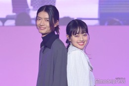 上坂樹里＆杢代和人、背中合わせで密着 爽やかな笑顔に胸キュン＜Seventeen 夏の学園祭2023＞ 画像