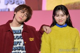 秋田汐梨＆山下幸輝、肩寄せ合い密着 投げキッス＆ハイタッチ…“ファンサ連発”で盛り上げる＜Seventeen夏の学園祭2023＞ 画像