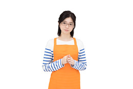 桜田ひより、メガネ姿の“地味な大学生”でグルメドラマ主演「あたりのキッチン！」実写化 画像