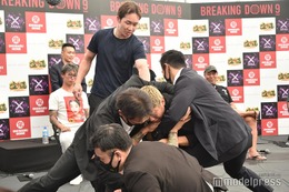 「BreakingDown9」会見中に乱闘勃発 朝倉未来「結構疲れちゃった」 画像