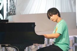 なにわ男子・大西流星、坂本九さんが遺した最後の名曲「心の瞳」ピアノ生伴奏　中学生84人が合唱＜24時間テレビ46＞ 画像