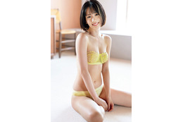 那須川天心プロデビュー戦のラウンドガール・新唯、スレンダーボディ輝くランジェリー姿 画像