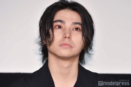 村上虹郎、休養発表後初の公の場で涙目 言葉詰まらせ挨拶＜東京リベンジャーズ2 血のハロウィン編 -決戦-＞ 画像