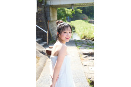 現役JK・鈴原すず、鳥取でグラマラスボディ開放 “今”を全て収めた初写真集決定 画像