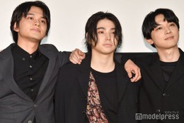 「東リベ2」北村匠海、休養発表後初イベントの村上虹郎へ“おかえり”吉沢亮との3ショットに「待ってました」の声 画像