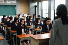 ＜最高の教師 1年後、私は生徒に■された 第7話＞鵜久森が非業の死…残された生徒たちへ魂の授業が開講 画像
