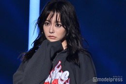 なこなこカップル・なごみ、“ギャル風”コーデで美脚チラ見せ＜TGC2023A／W＞ 画像