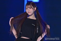 AKB48千葉恵里、スラリ美脚際立つミニ丈衣装 “ガオーポーズ”に観客ドキッ＜TGC2023A／W＞ 画像