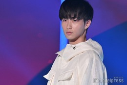 沢村一樹の次男・野村康太、初「TGC」でスラリスタイル披露＜TGC2023A／W＞ 画像